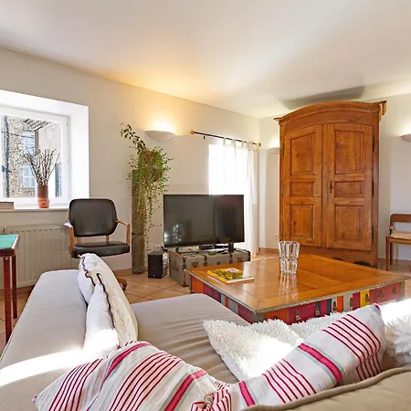 Vakantiehuis Typical House Completely Renovated *