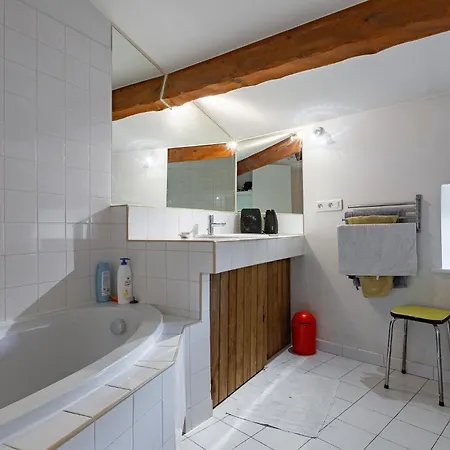 Vakantiehuis Typical House Completely Renovated