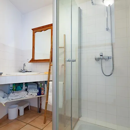 Vakantiehuis Typical House Completely Renovated